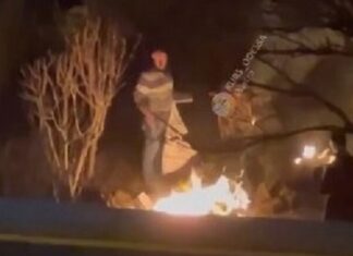 На территории Генконсульства России в Одессе сжигают документы (видео)