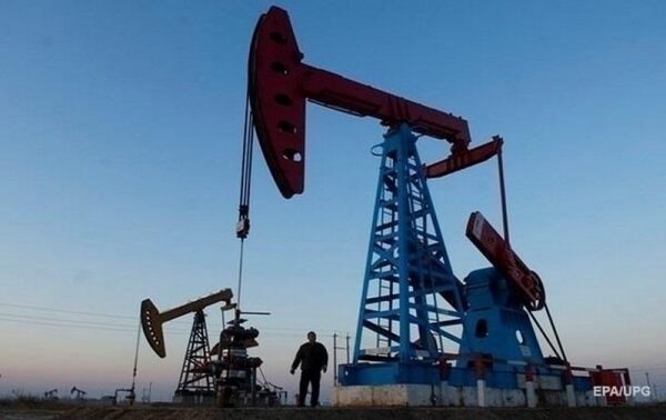 Нефть дорожает на фоне эмбарго ЕС на поставки из России Нефть дорожает на фоне эмбарго ЕС на поставки из России