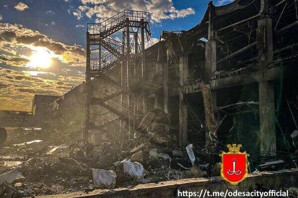 Поздравили с 9 мая: последствия ракетного удара по Одессе Поздравили с 9 мая: последствия ракетного удара по Одессе