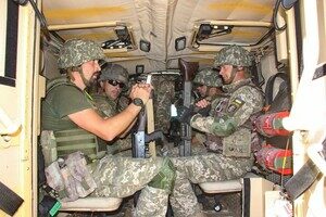 Одесские морпехи осваивают британские бронемашины Мastіff Одесские морпехи осваивают британские бронемашины Мastіff
