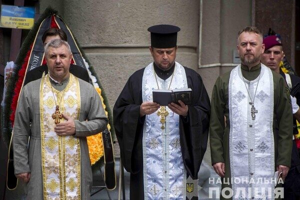 В Одессе простились с полицейским, который погиб на фронте В Одессе простились с полицейским, который погиб на фронте