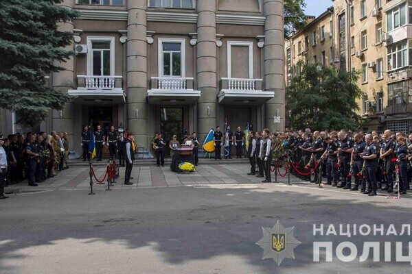 В Одессе простились с полицейским, который погиб на фронте В Одессе простились с полицейским, который погиб на фронте