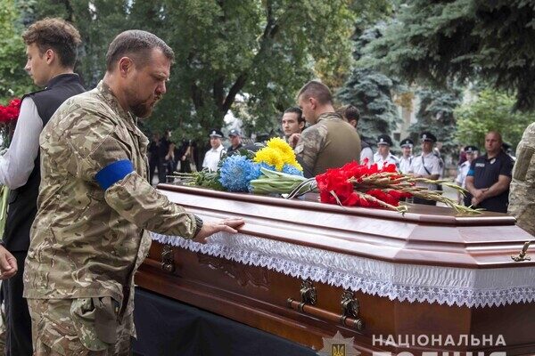 В Одессе простились с полицейским, который погиб на фронте В Одессе простились с полицейским, который погиб на фронте