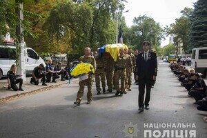 В Одессе простились с полицейским, который погиб на фронте В Одессе простились с полицейским, который погиб на фронте