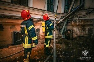 В центре Одессы вспыхнул пожар в кафе: загорелась вытяжная труба В центре Одессы вспыхнул пожар в кафе: загорелась вытяжная труба