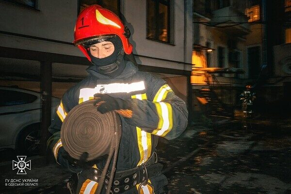 В центре Одессы вспыхнул пожар в кафе: загорелась вытяжная труба В центре Одессы вспыхнул пожар в кафе: загорелась вытяжная труба