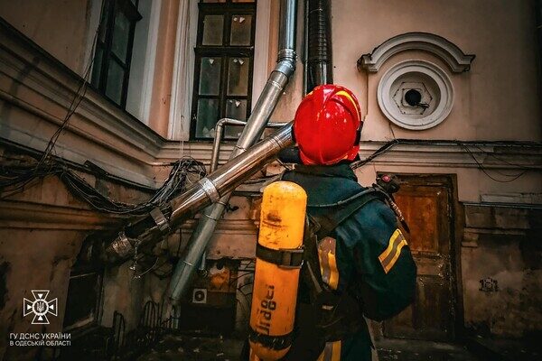 В центре Одессы вспыхнул пожар в кафе: загорелась вытяжная труба В центре Одессы вспыхнул пожар в кафе: загорелась вытяжная труба