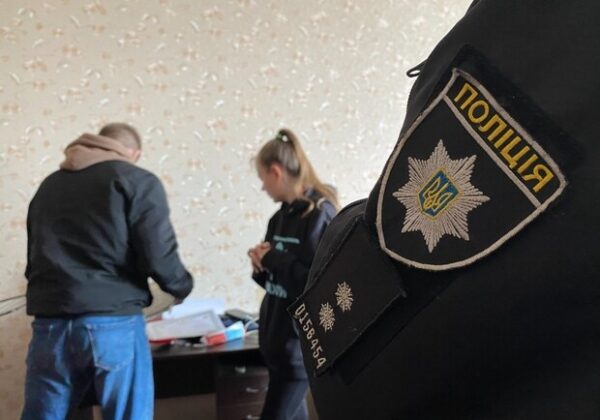 В Одессе разоблачили двух парней, которые пригрозили пистолетом и отобрали деньги В Одессе разоблачили двух парней, которые пригрозили пистолетом и отобрали деньги