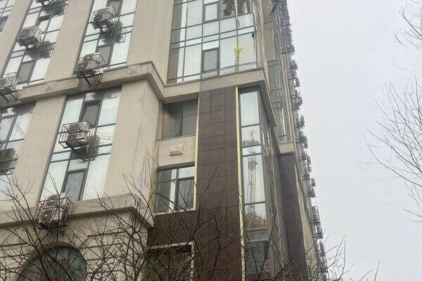 Атака Одессы: обломки ракеты повредили недострой, пострадали несколько высоток