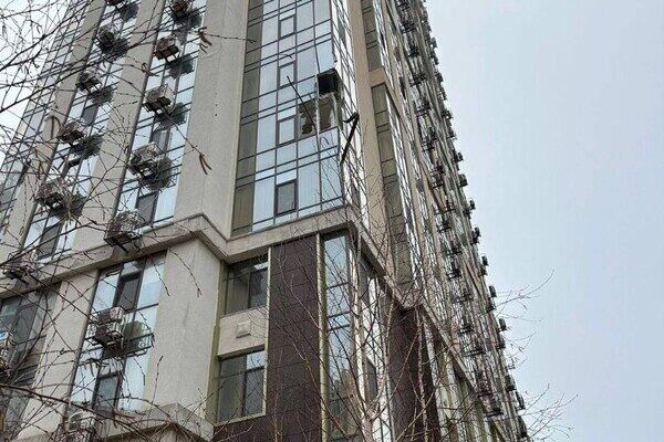 Атака Одессы: обломки ракеты повредили недострой, пострадали несколько высоток