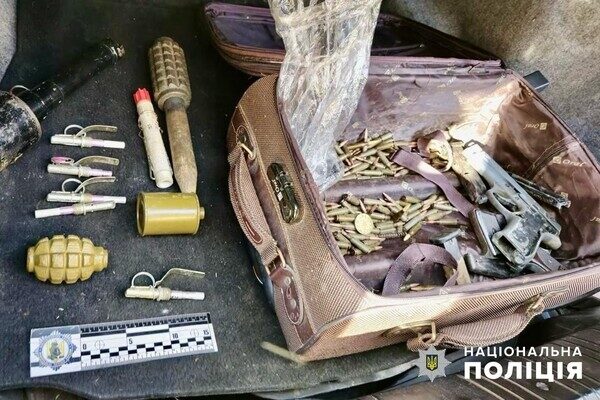 В Одессе задержали мужчину, который продавал взрывчатки и боеприпасы В Одессе задержали мужчину, который продавал взрывчатки и боеприпасы