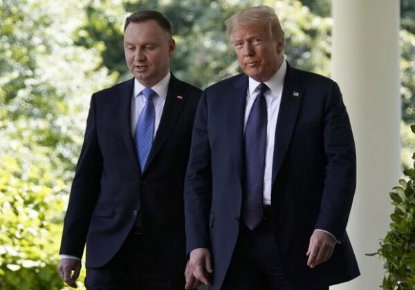 Польша купила и проплатила Starlink для Украины, а Дуда поехал к Трампу на разговор. Польша купила и проплатила Starlink для Украины, а Дуда поехал к Трампу на разговор.