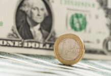 Курс валют в Украине 21 апреля 2025: сколько стоит доллар и евро