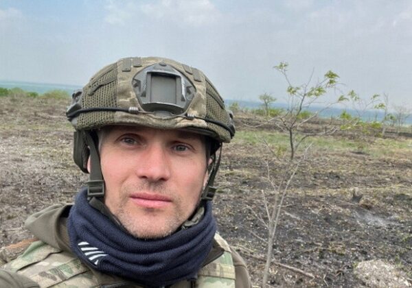 Известный журналист Юрий Бутусов мобилизовался в харьковскую бригаду "Хартия" Известный журналист Юрий Бутусов мобилизовался в харьковскую бригаду "Хартия"