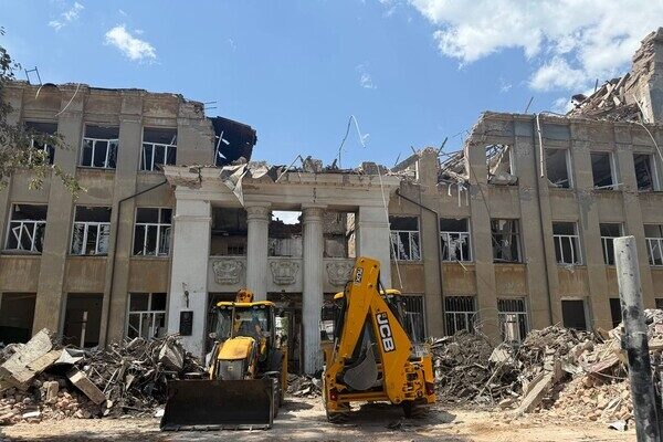 В Одесской области подросток спас товарища из-под завалов В Одесской области подросток спас товарища из-под завалов