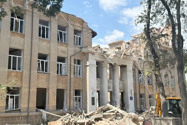 В Одесской области подросток спас товарища из-под завалов В Одесской области подросток спас товарища из-под завалов