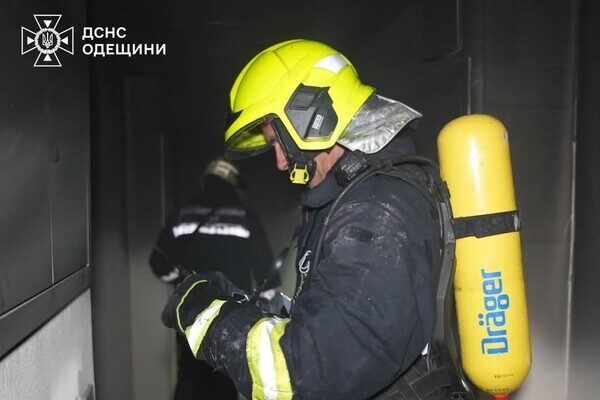 В Одесском районе горел ЖМ "Радужный": эвакуировали людей и спасали собак В Одесском районе горел ЖМ "Радужный": эвакуировали людей и спасали собак