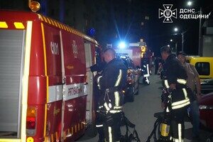 В Одесском районе горел ЖМ "Радужный": эвакуировали людей и спасали собак В Одесском районе горел ЖМ "Радужный": эвакуировали людей и спасали собак
