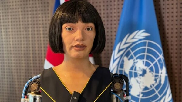 Робот-художник Ai-Da исследует глубинные вопросы современности Робот-художник Ai-Da исследует глубинные вопросы современности
