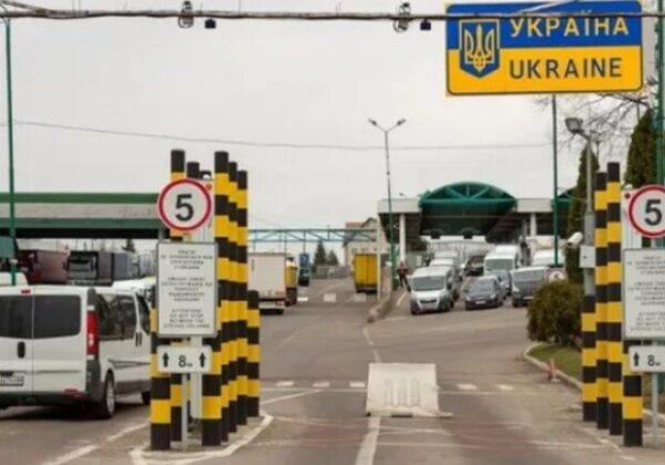 Украинцы-мужчины 18-22 лет получили право выезда за границу Украинцы-мужчины 18-22 лет получили право выезда за границу