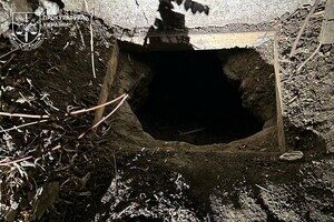 Вырыли тоннель и вынесли товар: в Одессе мужчины ограбили склад 7-го км Вырыли тоннель и вынесли товар: в Одессе мужчины ограбили склад 7-го км