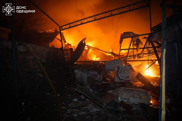 Ночной обстрел Одессы: получили повреждения дома, травмировались люди Ночной обстрел Одессы: получили повреждения дома, травмировались люди
