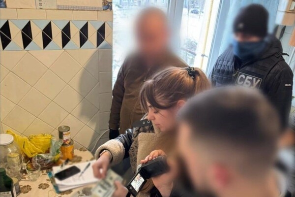 Служба в тылу за четыре тысячи долларов: в Одессе разоблачили коррупционную схему в воинской части Служба в тылу за четыре тысячи долларов: в Одессе разоблачили коррупционную схему в воинской части
